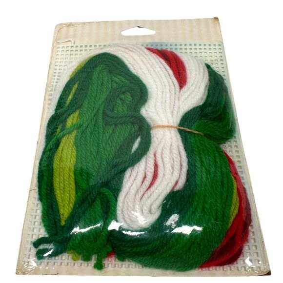 Vintage WonderArt 6534 Needlecrafts Kit Switchplate Cover Christmas Wreath - Picture 2 of 4